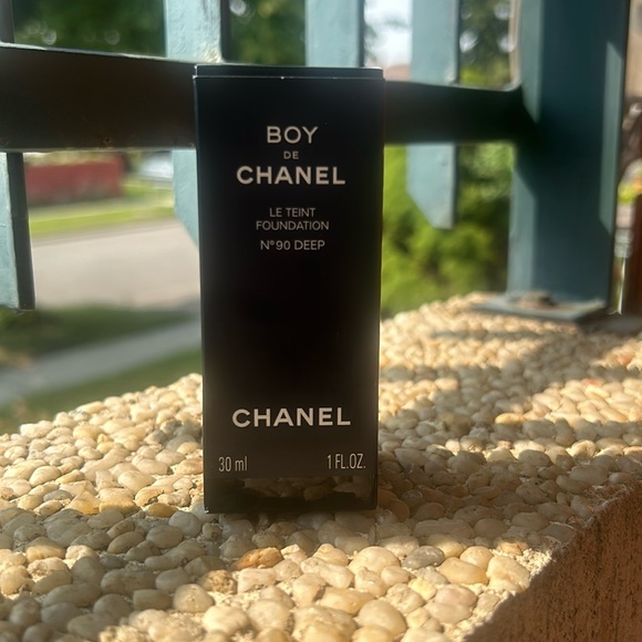 Brand New Boy De Chanel Foundation - Picture 1 of 8